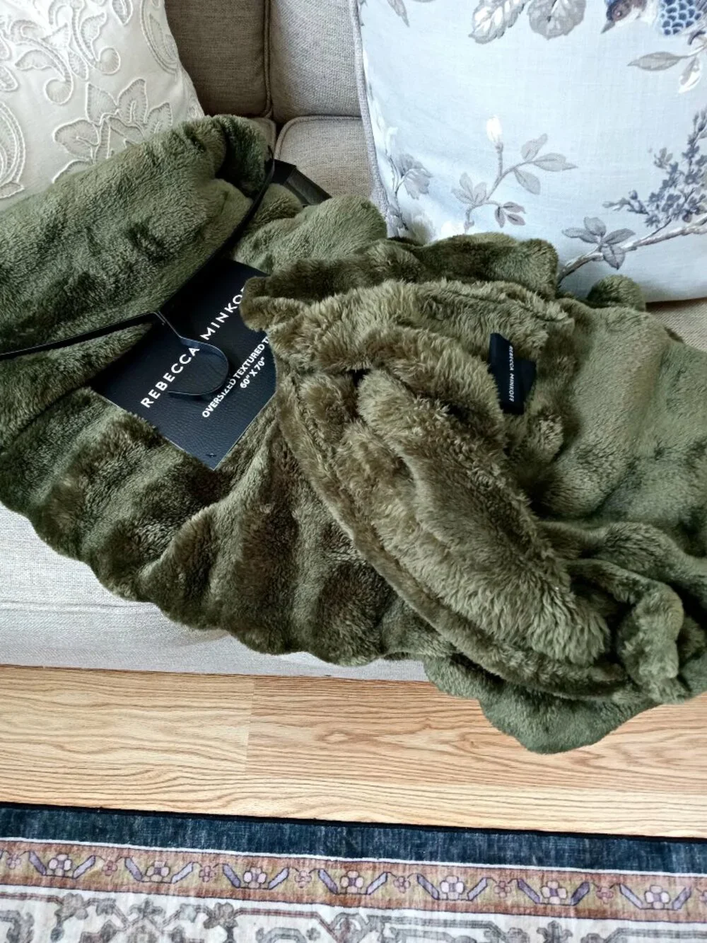 NEW! EXQUISITE LUXURY PLUSH REBECCA MINKOFF BLANKET